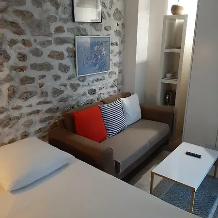 ゲストハウス デ イリス 4*