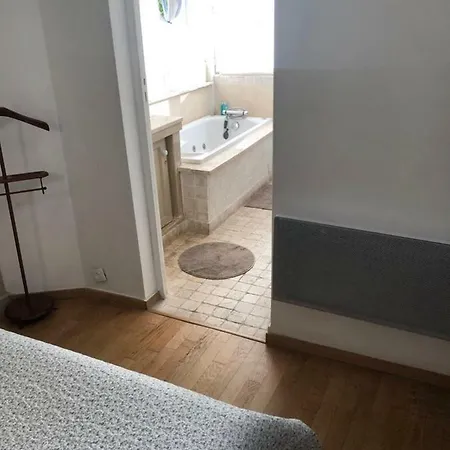 Des Iris Maison d'hôtes Paris